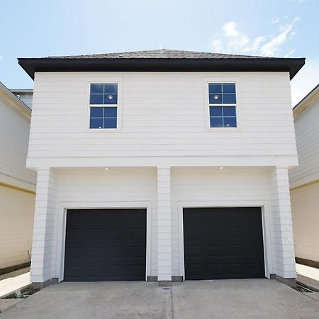 Luxe Three Story Duplex Near Downtown & Med Center Houston Exterior photo