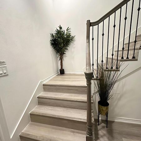 Luxe Three Story Duplex Near Downtown & Med Center Houston Exterior photo
