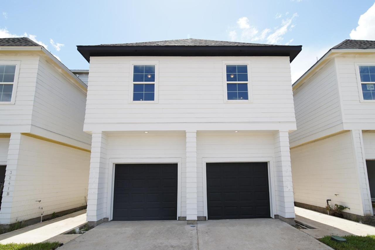 Luxe Three Story Duplex Near Downtown & Med Center Houston Exterior photo