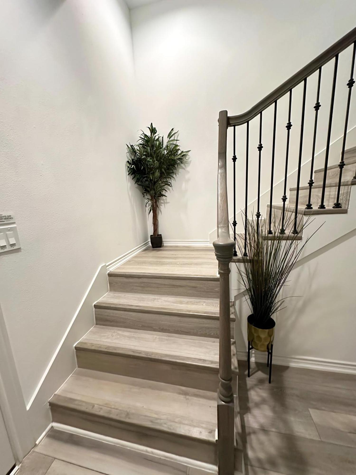 Luxe Three Story Duplex Near Downtown & Med Center Houston Exterior photo